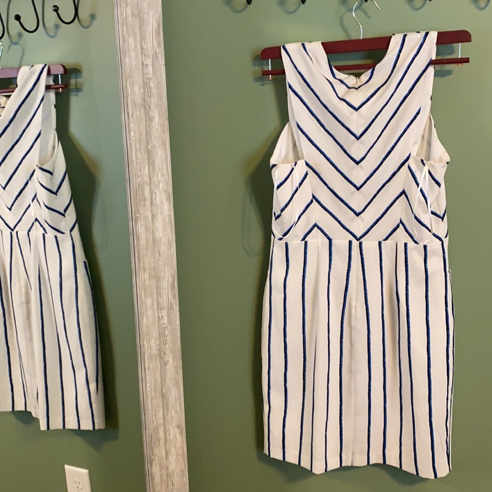 Dress Adelyn Rae - Picture 2 of 3